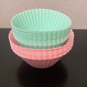 2 Dozen Reusable Cupcake/ Muffin Liners